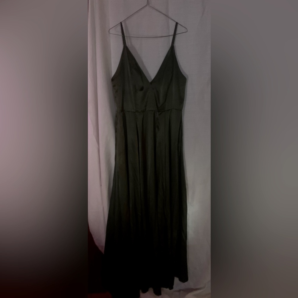 David’s bridal bridesmaid dress size 12 neutral green in color
